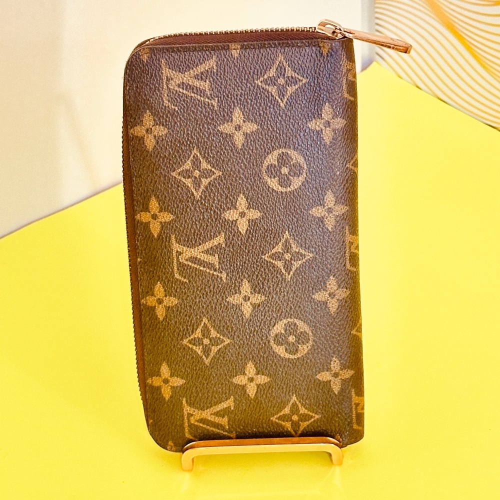 Louis Vuitton Classic Monogram Zipper Wallet Red interior - Picture 9 of 15